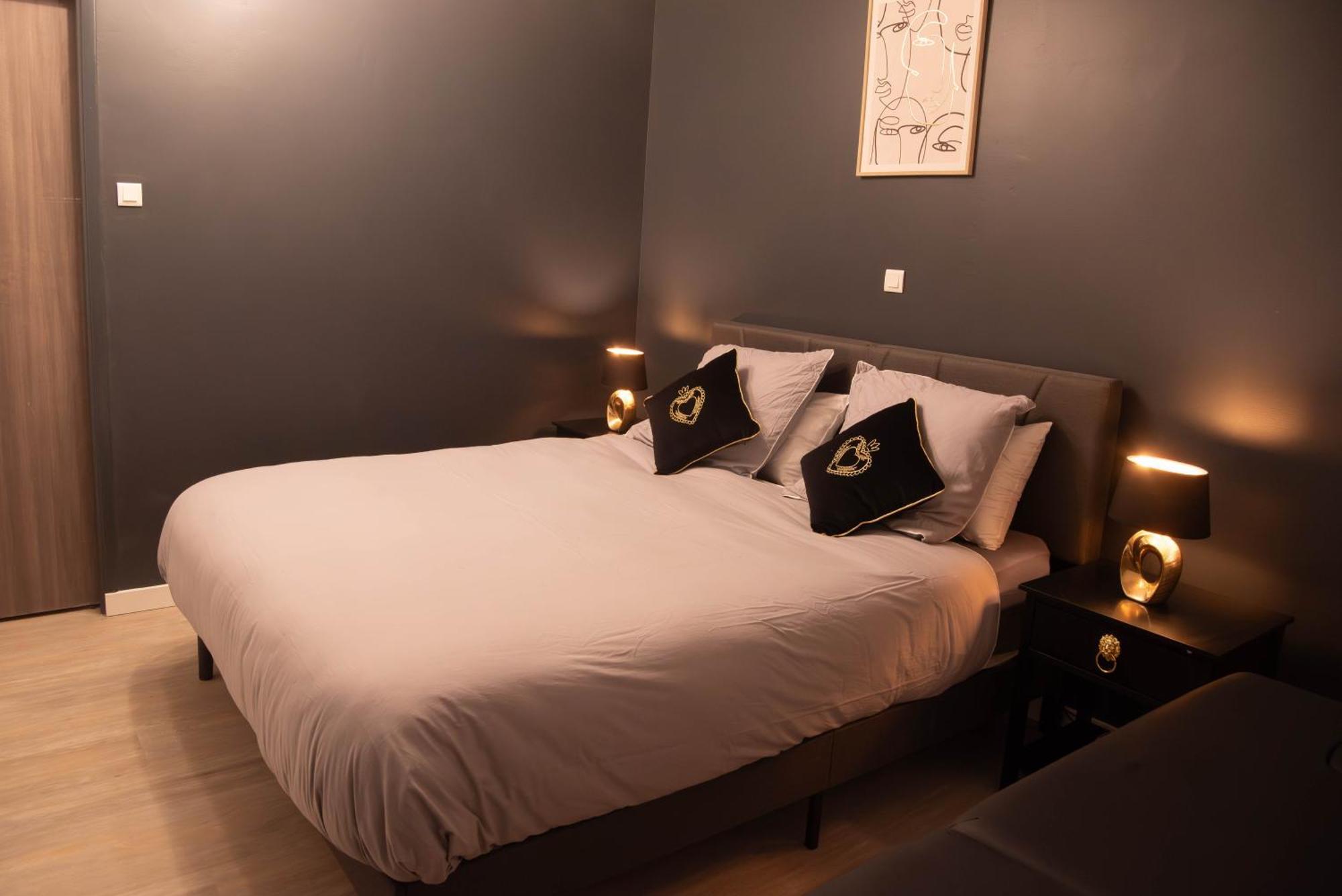 Suite Romantique Jacuzzi Moulins  Exterior foto