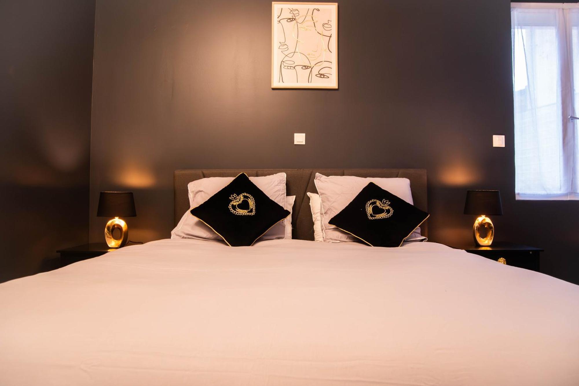 Suite Romantique Jacuzzi Moulins  Exterior foto