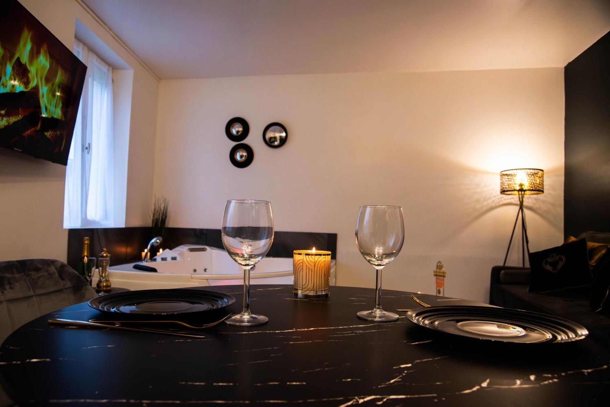 Suite Romantique Jacuzzi Moulins  Exterior foto