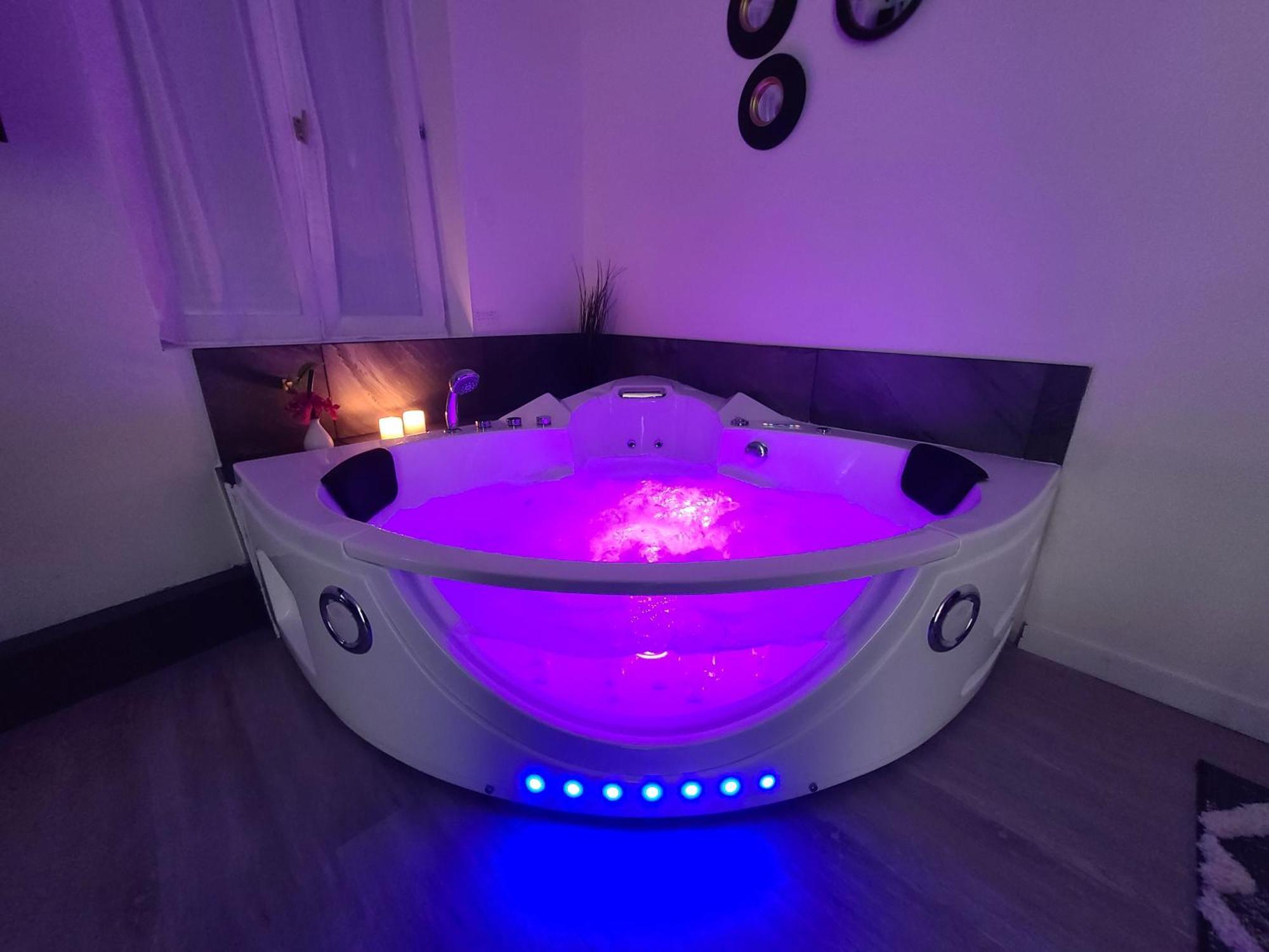 Suite Romantique Jacuzzi Moulins  Exterior foto