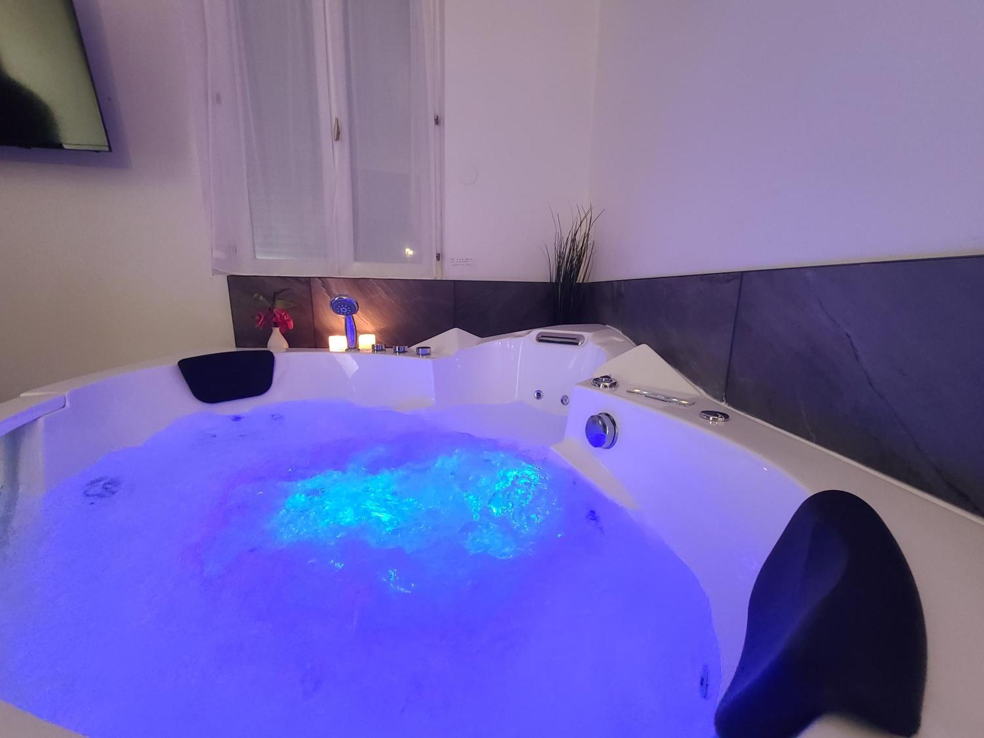 Suite Romantique Jacuzzi Moulins  Exterior foto