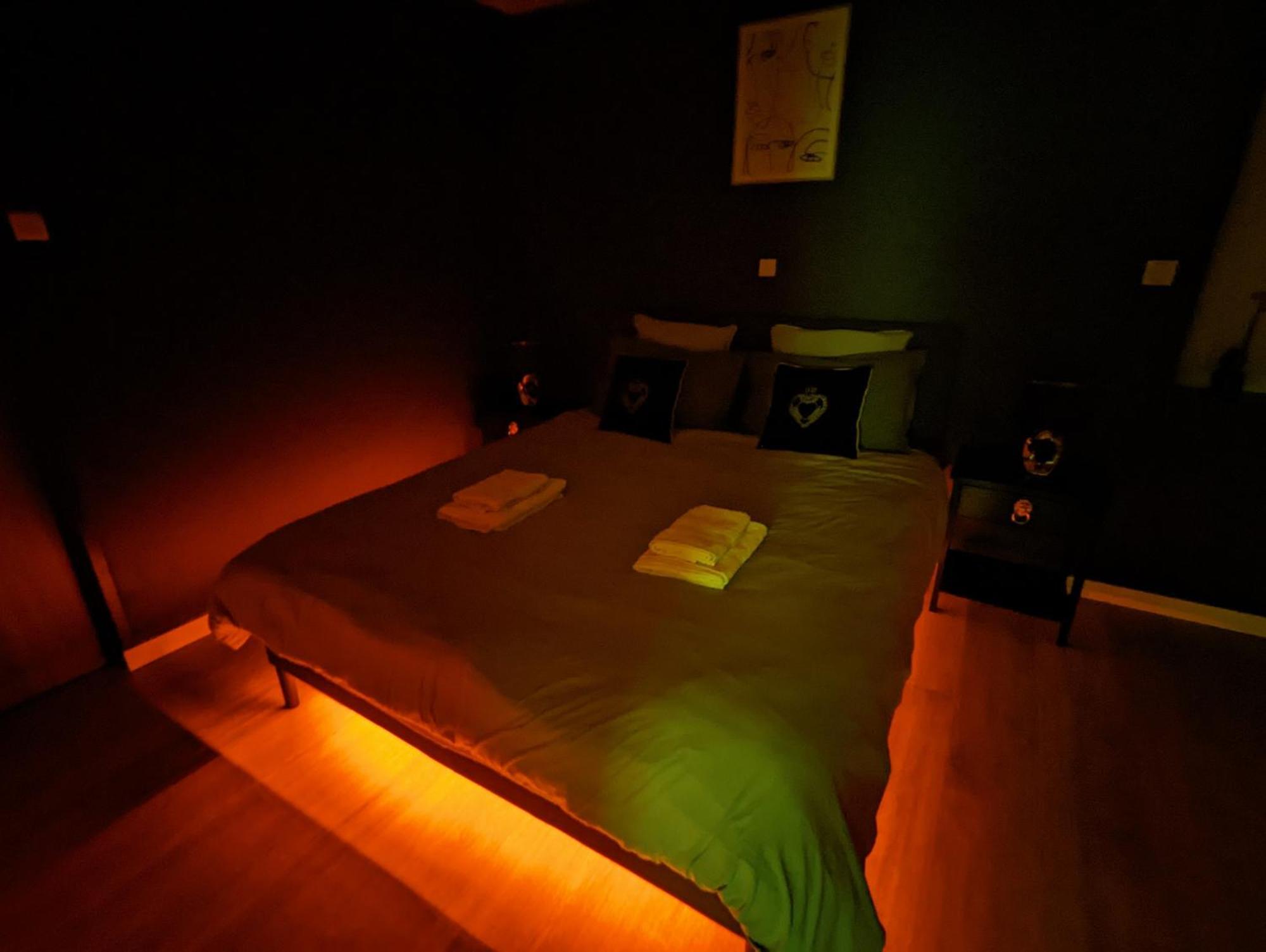 Suite Romantique Jacuzzi Moulins  Exterior foto